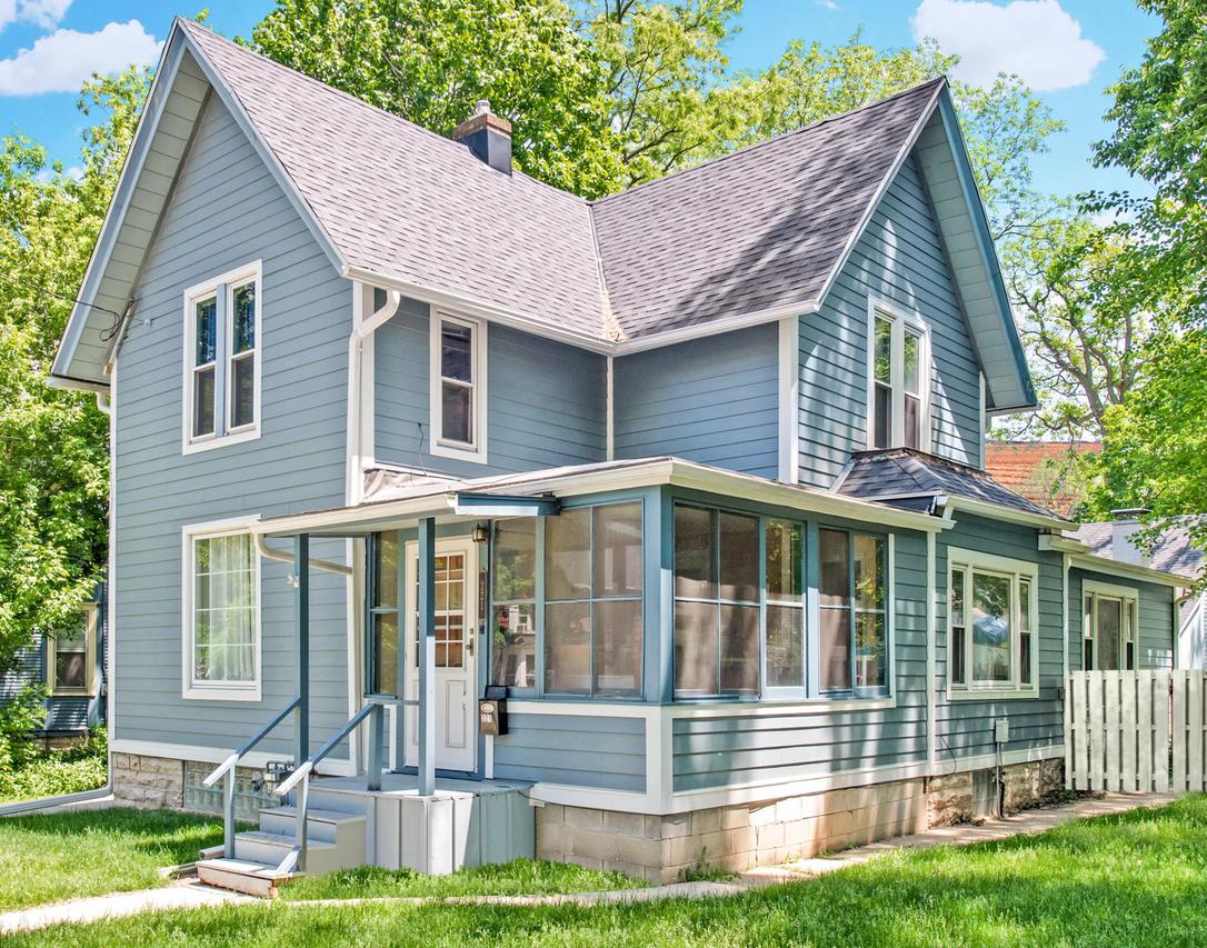 221 N Charles St., Waukesha, WI 53186