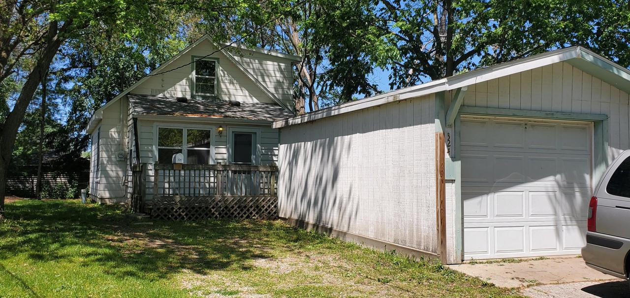 324 Douglass Ave, Waukesha, WI 53186