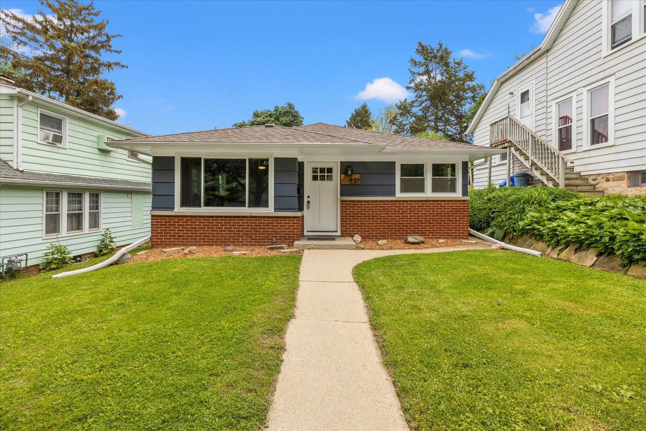 237 S James St., Waukesha, WI 53186