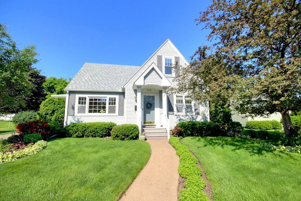 1208 S 22nd Dr., La Crosse, WI 54601