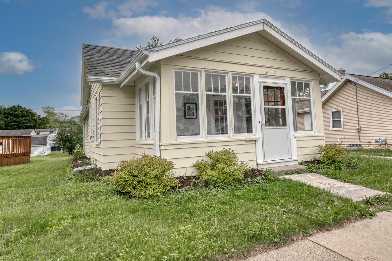 205 W Wabash Ave., Waukesha, WI 53186