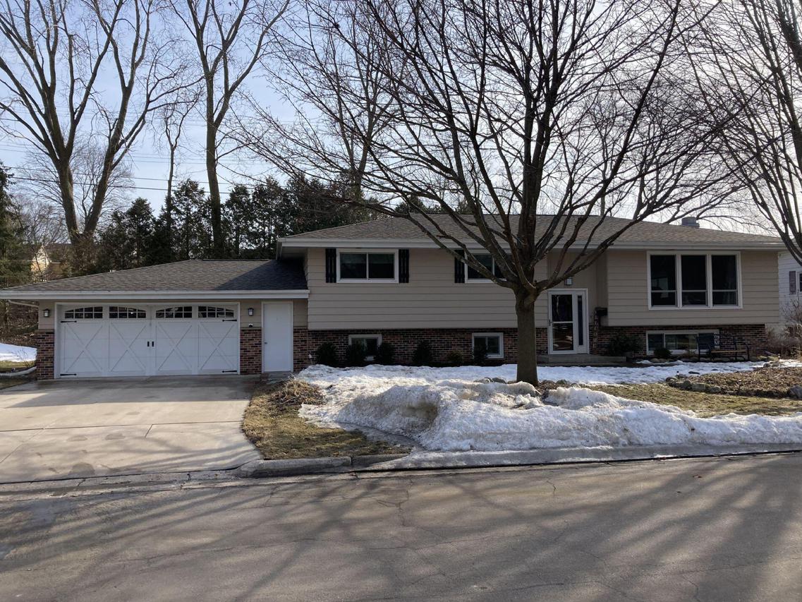 179 Willowbrook Dr., Plymouth, WI 53073
