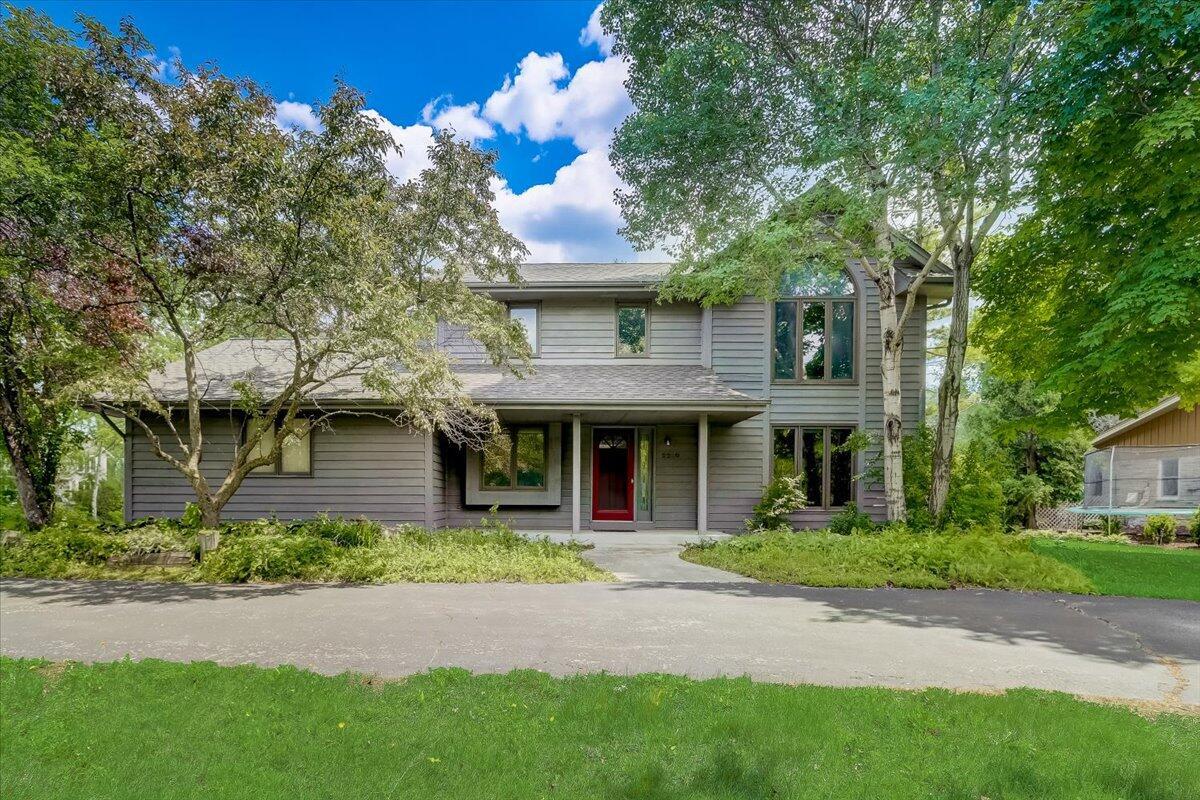 2210 Pilgrim Pkwy, Brookfield, WI 53122