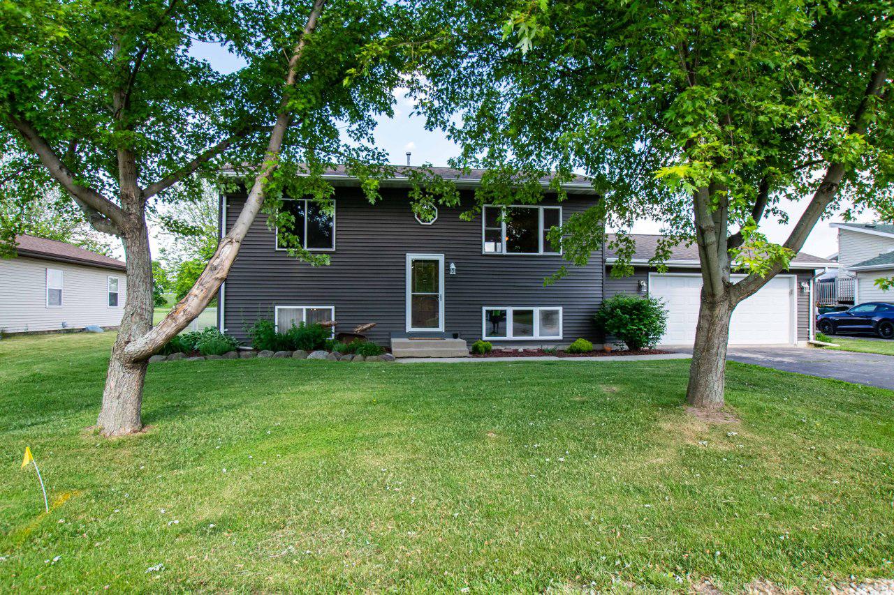 1131 Hickory Ln., Elkhorn, WI 53121