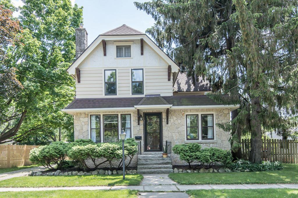 121 Oakland Ave., Mukwonago, WI 53149