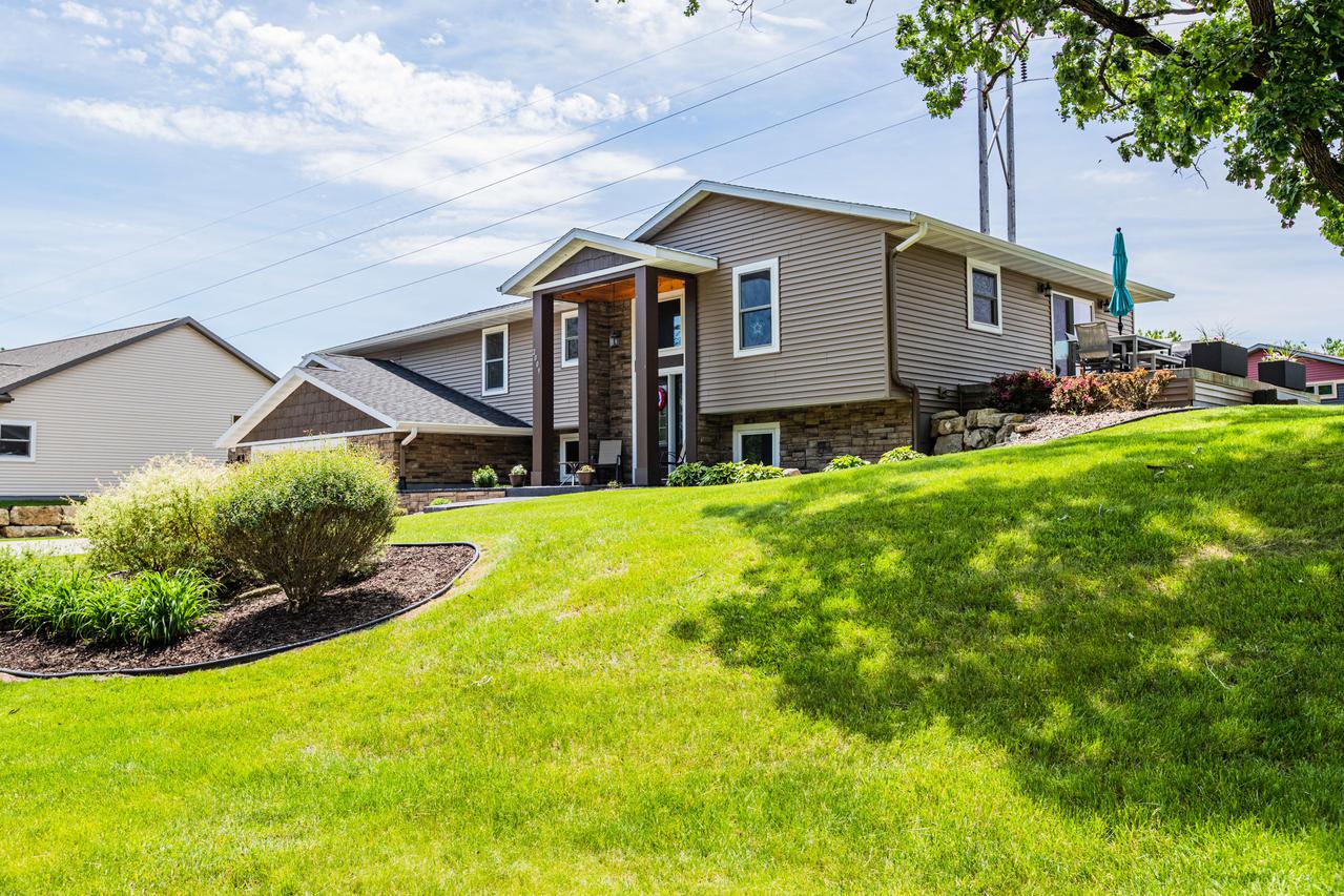 2009 Charles Ave, Onalaska, WI 54650