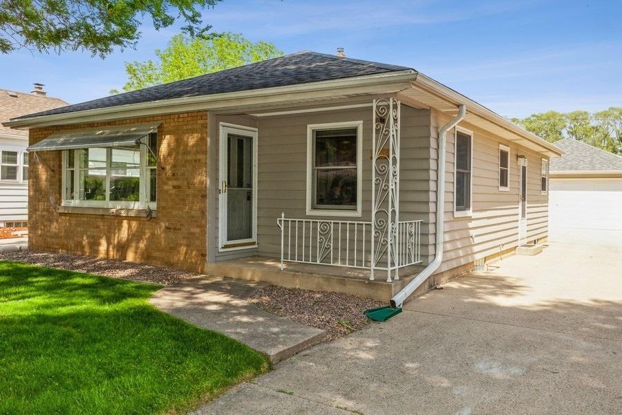 1924 N 117th St., Wauwatosa, WI 53226
