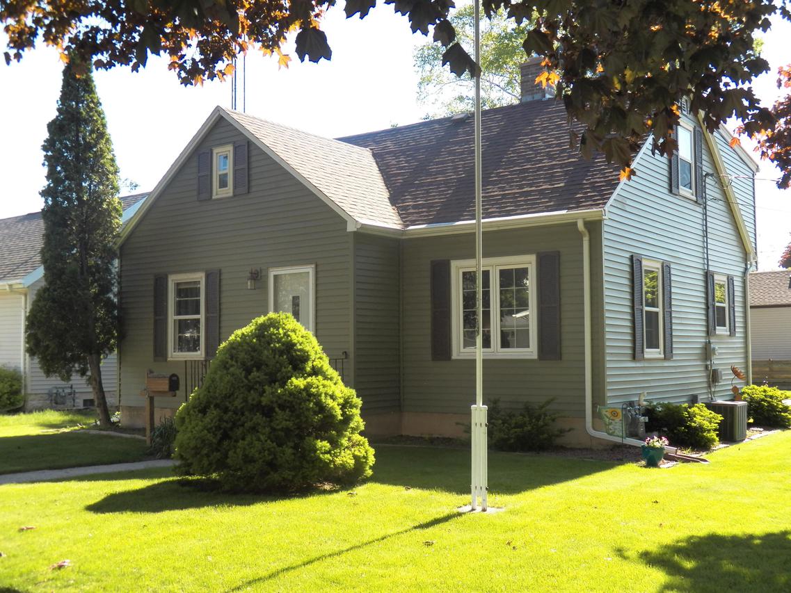 1402 S 19th St, Manitowoc, WI 54220