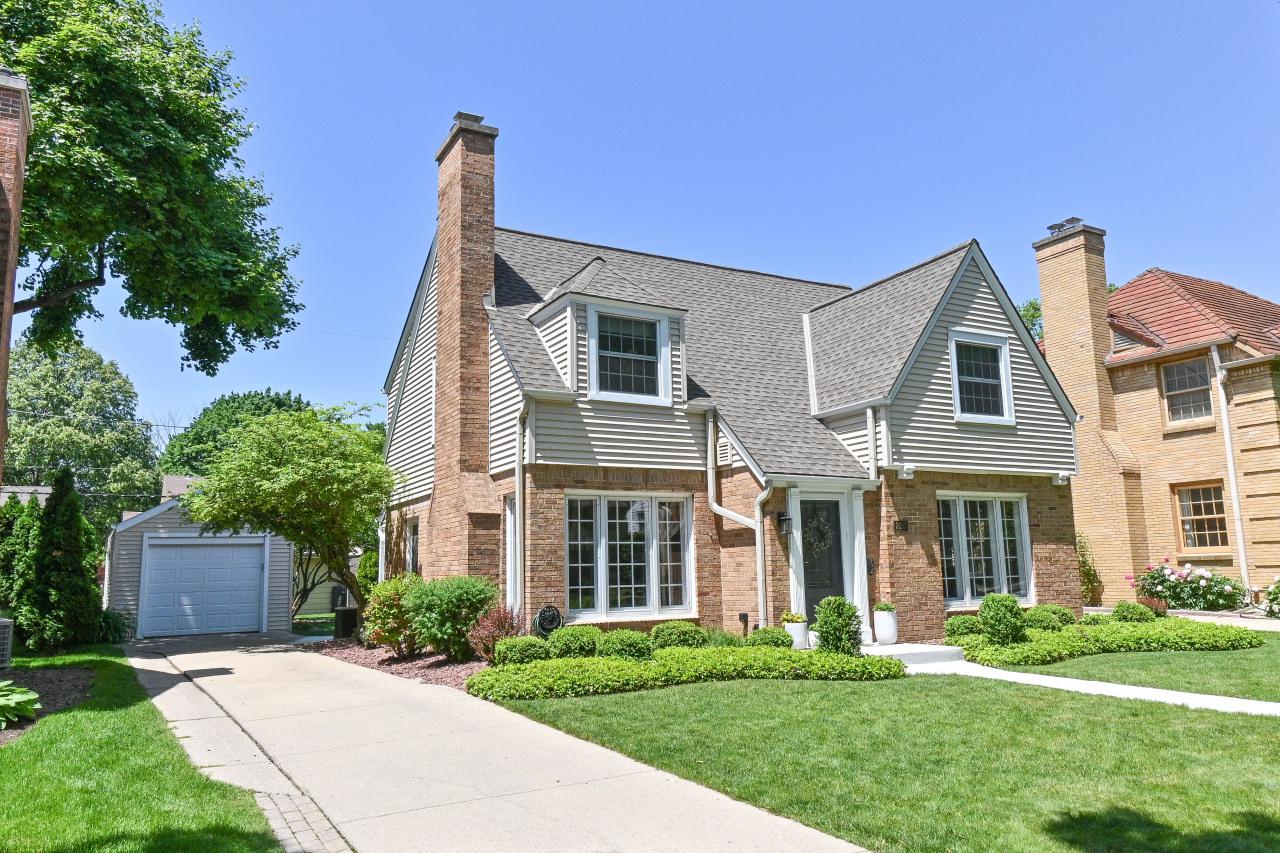 2537 N 85th St., Wauwatosa, WI 53226