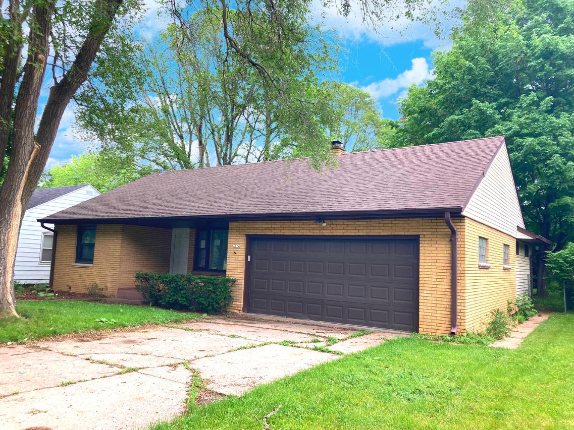 4074 N 98th St, Wauwatosa, WI 53222