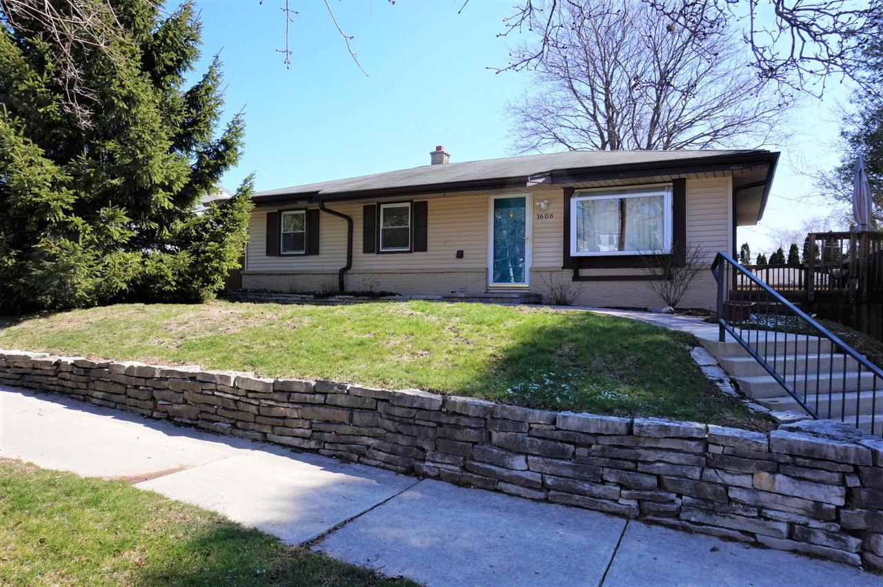 1606 N Lakeview Ave., Port Washington, WI 53074