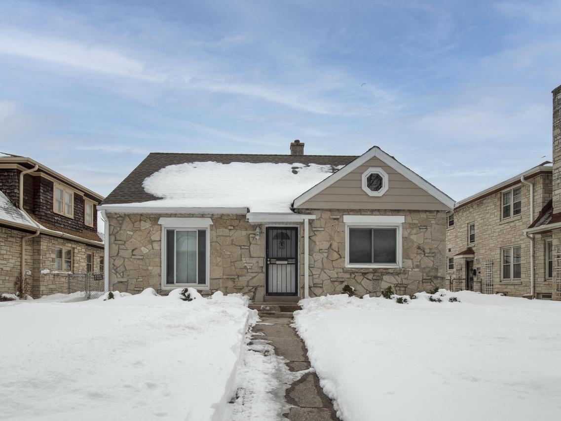 4055 N 42nd St, Milwaukee, WI 53216