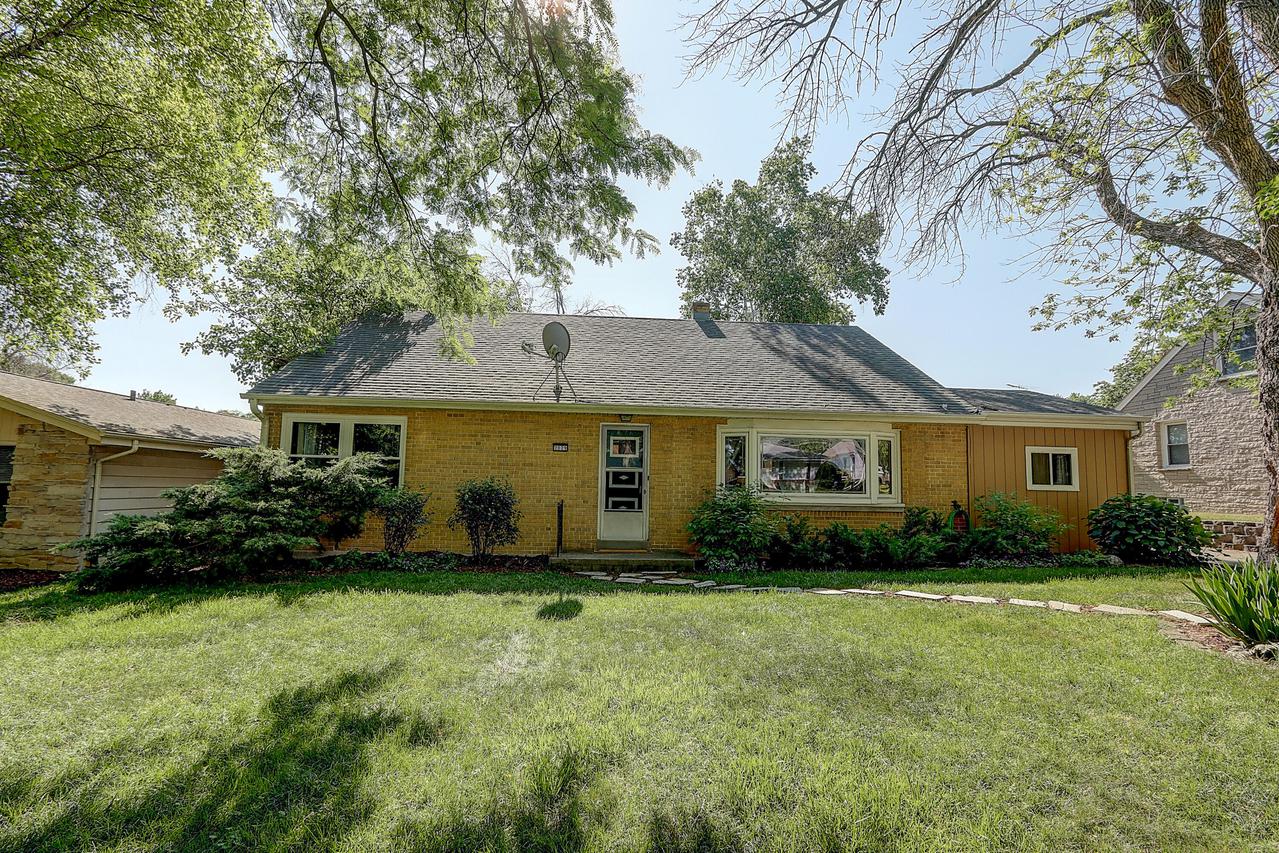 2029 N 114th St., Wauwatosa, WI 53226