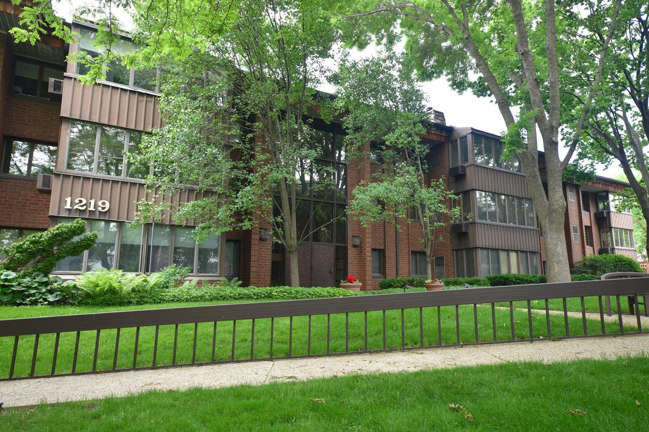 1219 N Jackson St #107, Milwaukee, WI 53202