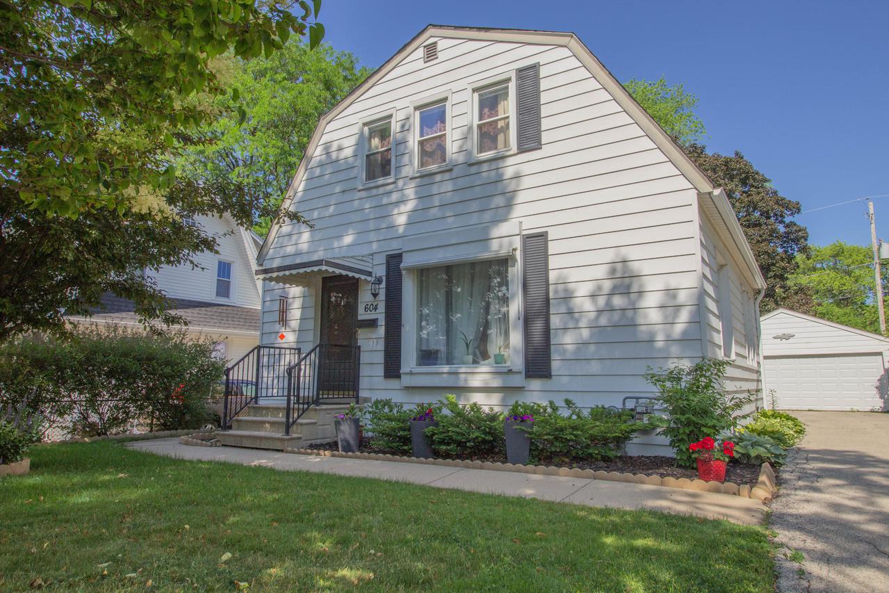 604 N 99th St, Wauwatosa, WI 53226