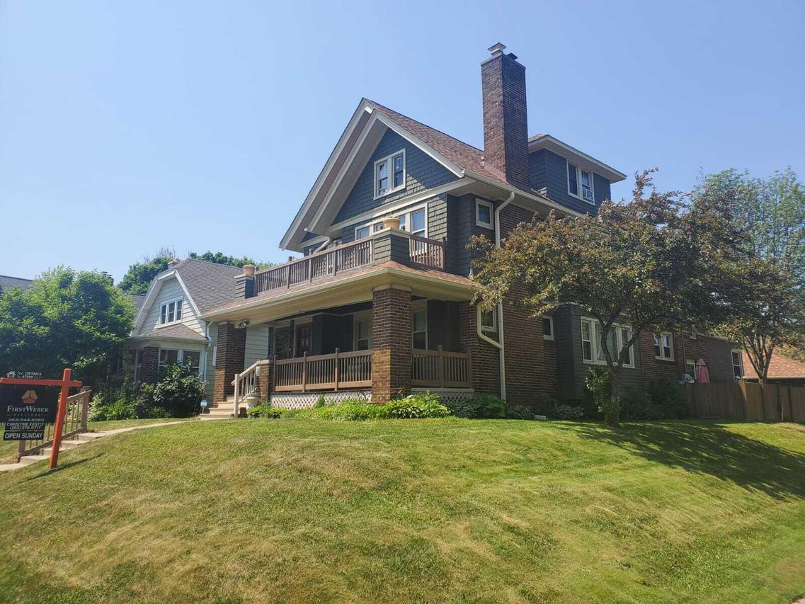 2183 N 72nd St #2185, Wauwatosa, WI 53213