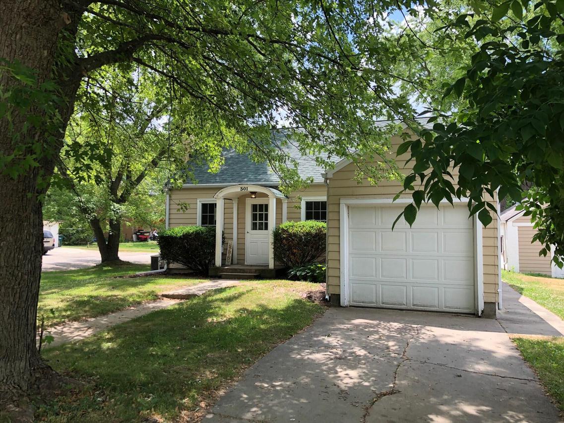 301 W Jefferson St, Elkhorn, WI 53121