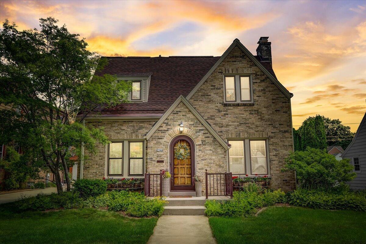 2344 N 82nd St., Wauwatosa, WI 53213