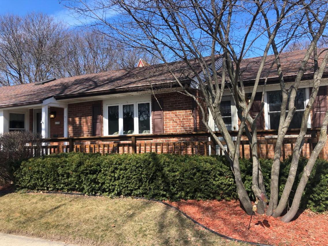 8330 W Meinecke Ave, Wauwatosa, WI 53213