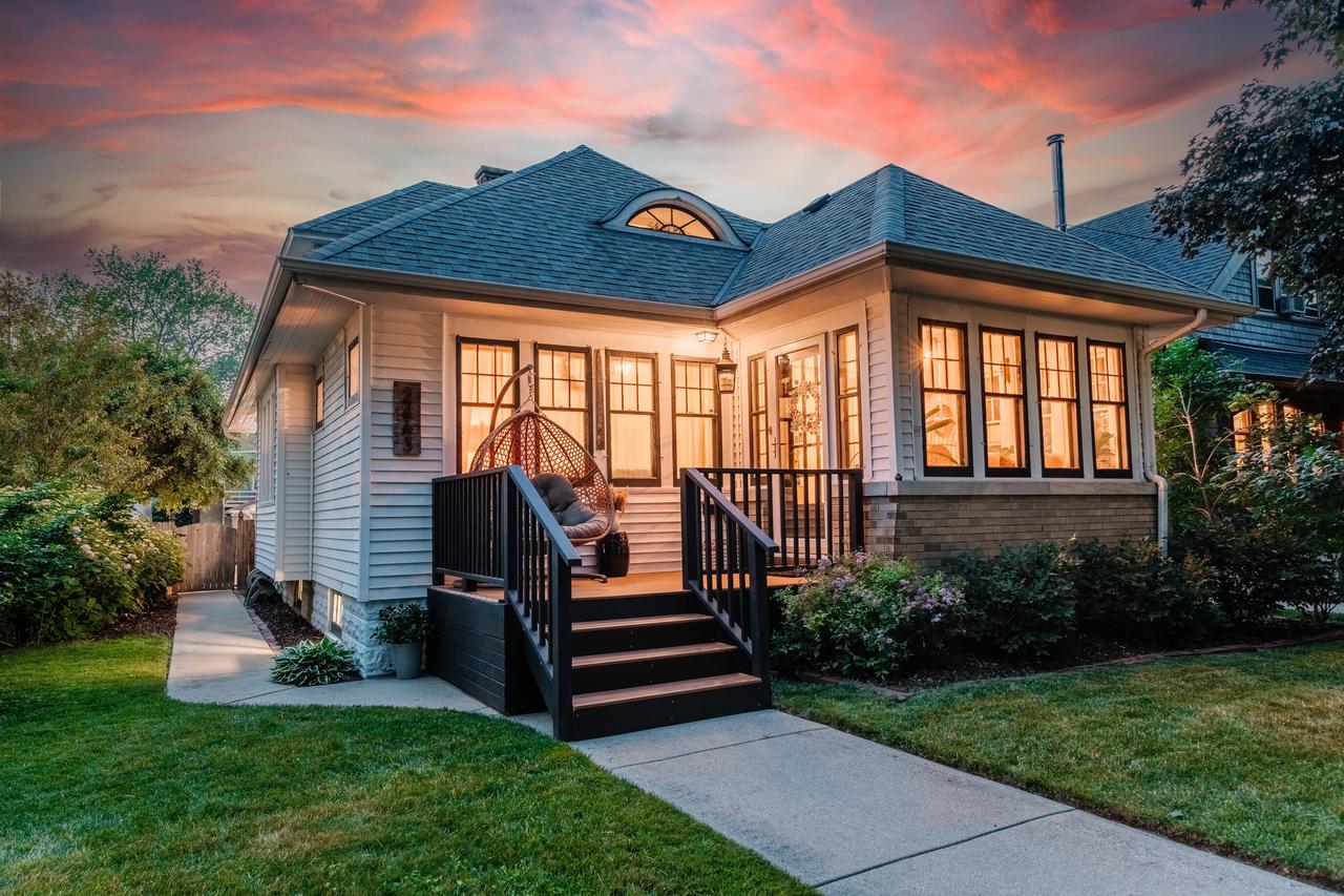 2463 N 64th St, Wauwatosa, WI 53213