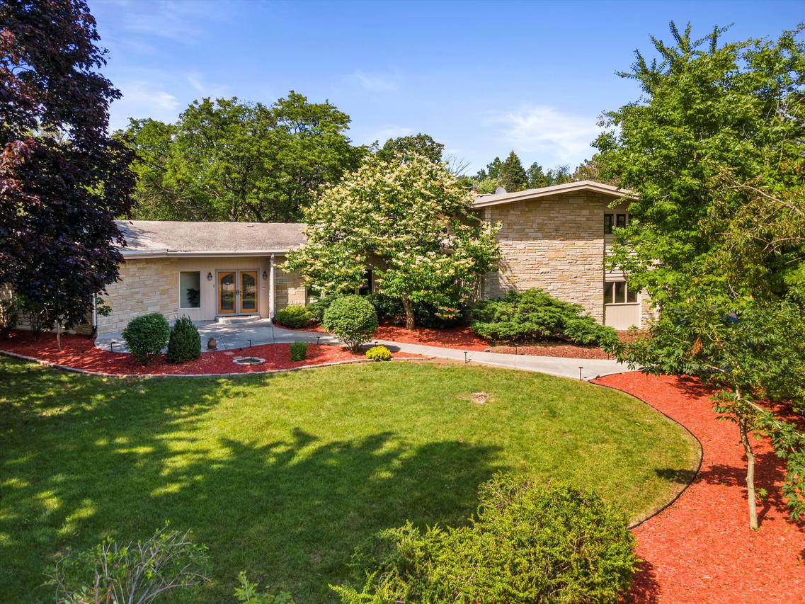9460 N Spruce Rd, River Hills, WI 53217
