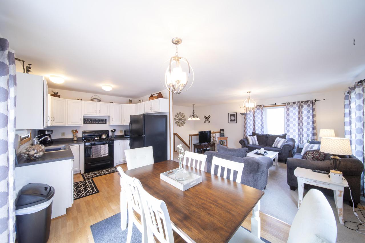 472 N Jackson St, Elkhorn, WI 53121