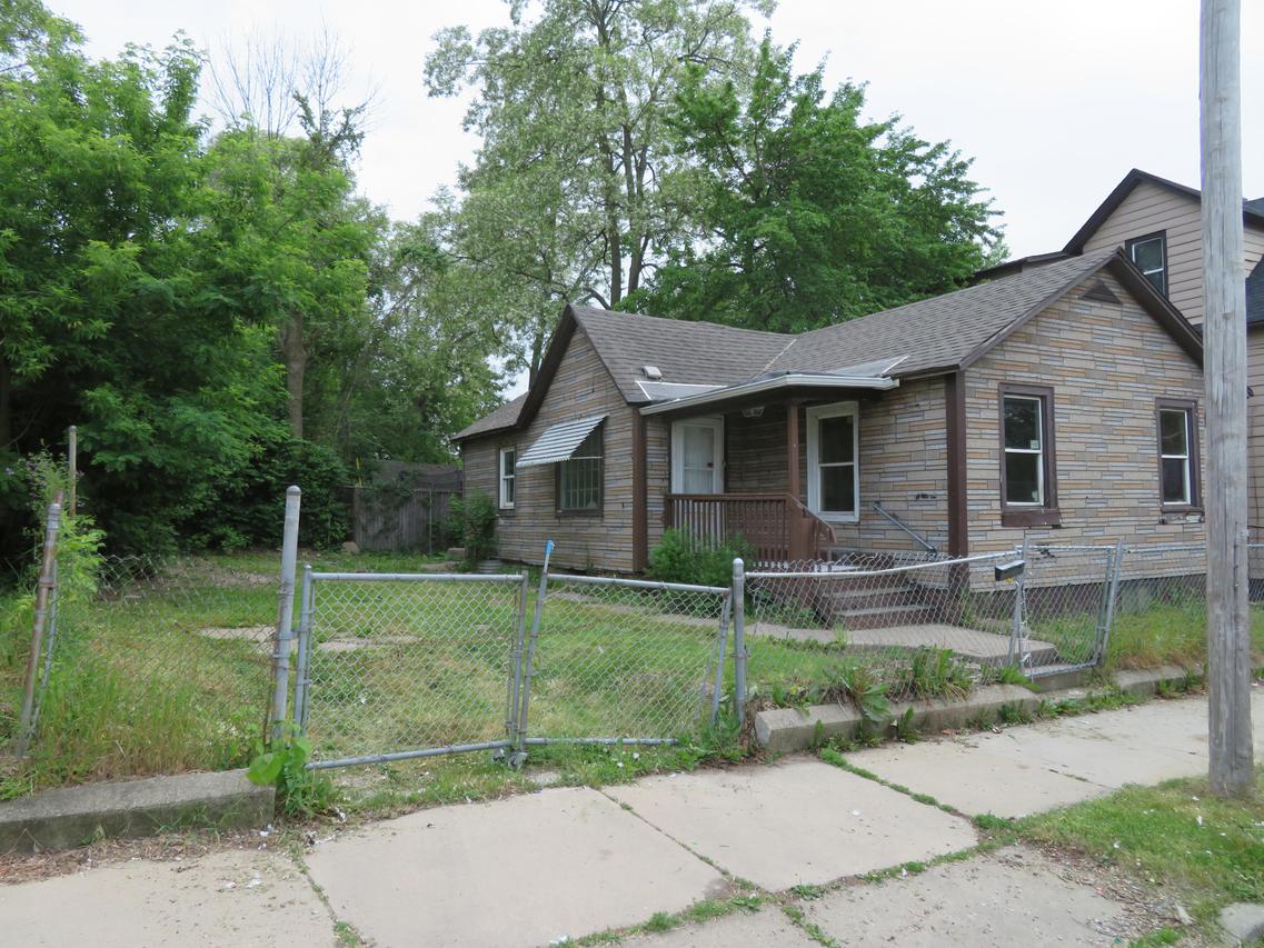 1023 Albert St, Racine, WI 53404