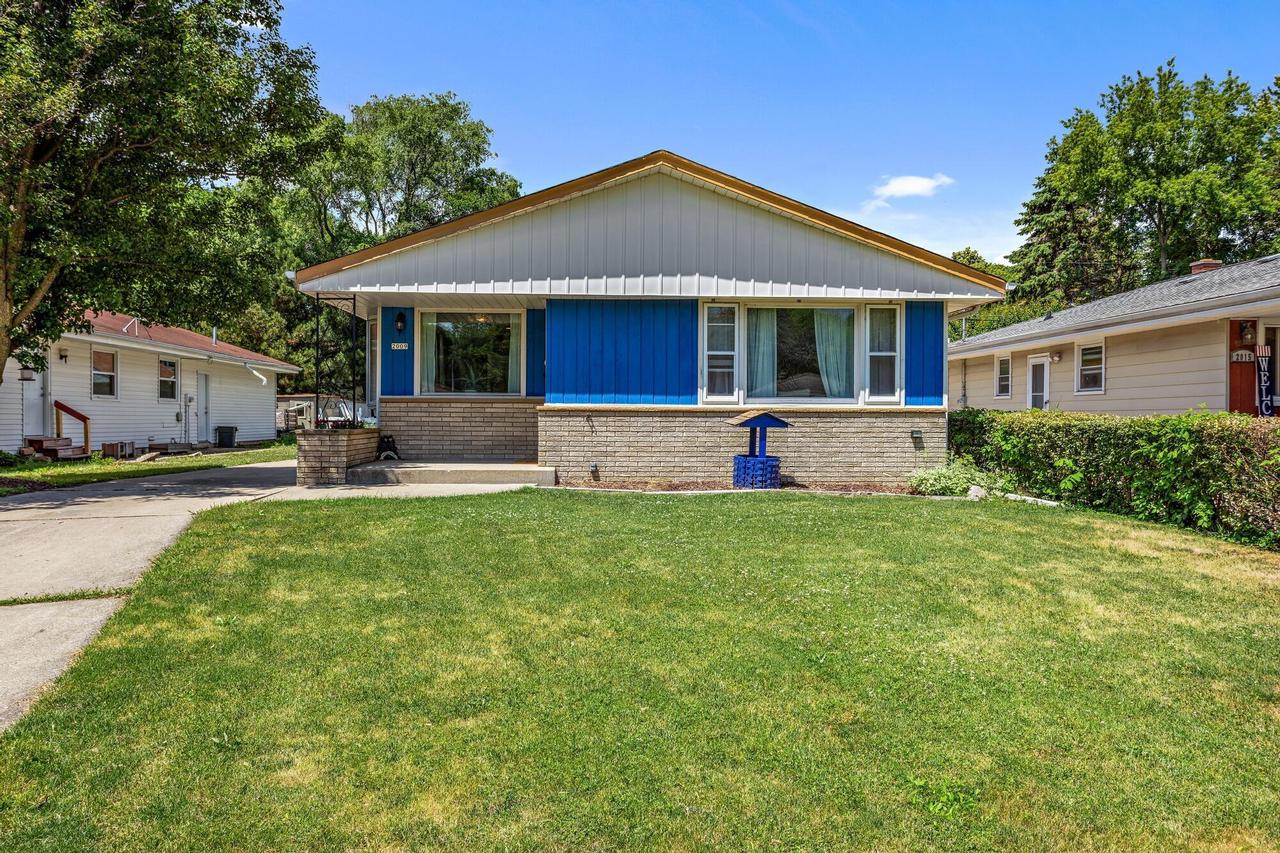 2009 N 115th St., Wauwatosa, WI 53226