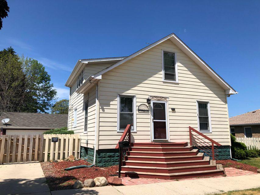 1432 Willmor St, Racine, WI 53402