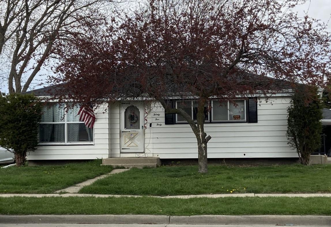 2540 82nd St, Kenosha, WI 53143