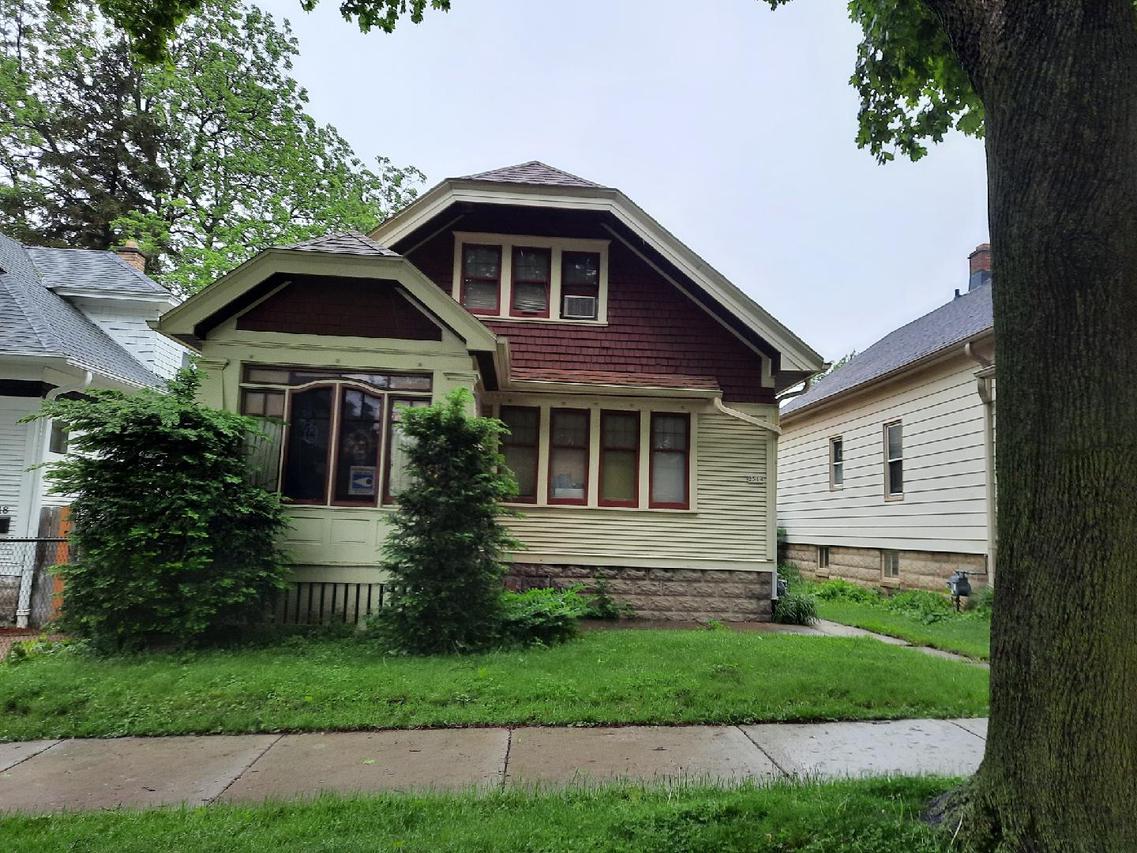 2524 N 52nd St, Milwaukee, WI 53210