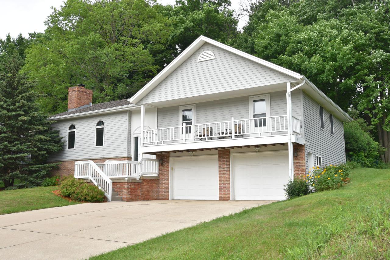 620 S Kettle Moraine Dr, Slinger, WI 53086