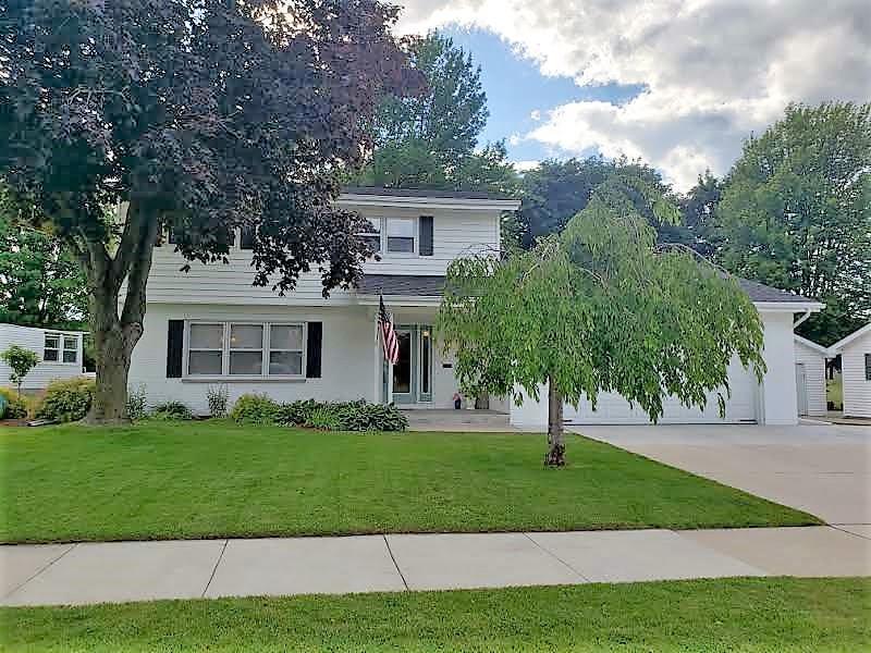 1688 Atlanta Cir., Manitowoc, WI 54220