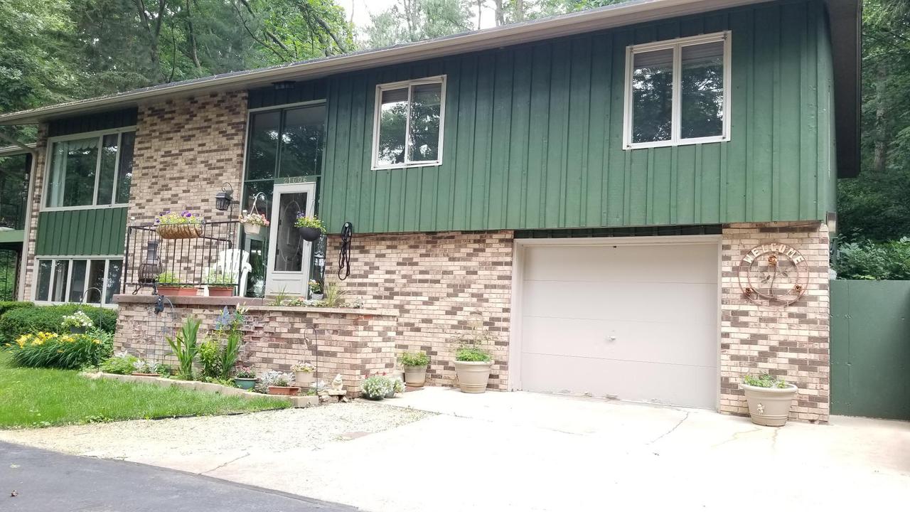 21606 Gladeview Ave, Adrian, WI 54660