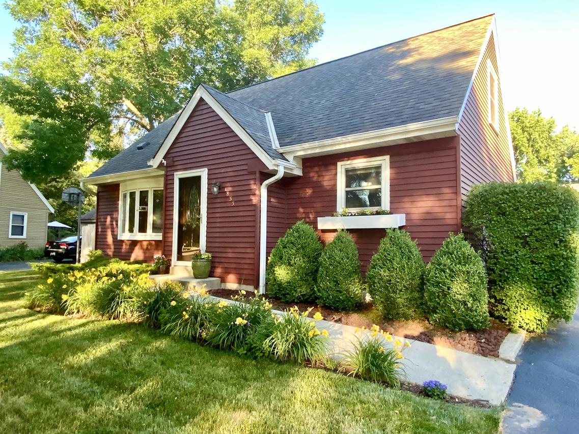 1833 Davis Ln., Waukesha, WI 53189