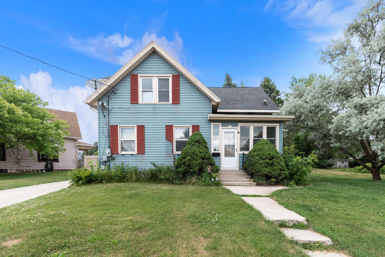 415 Salisbury Rd., West Bend, WI 53090