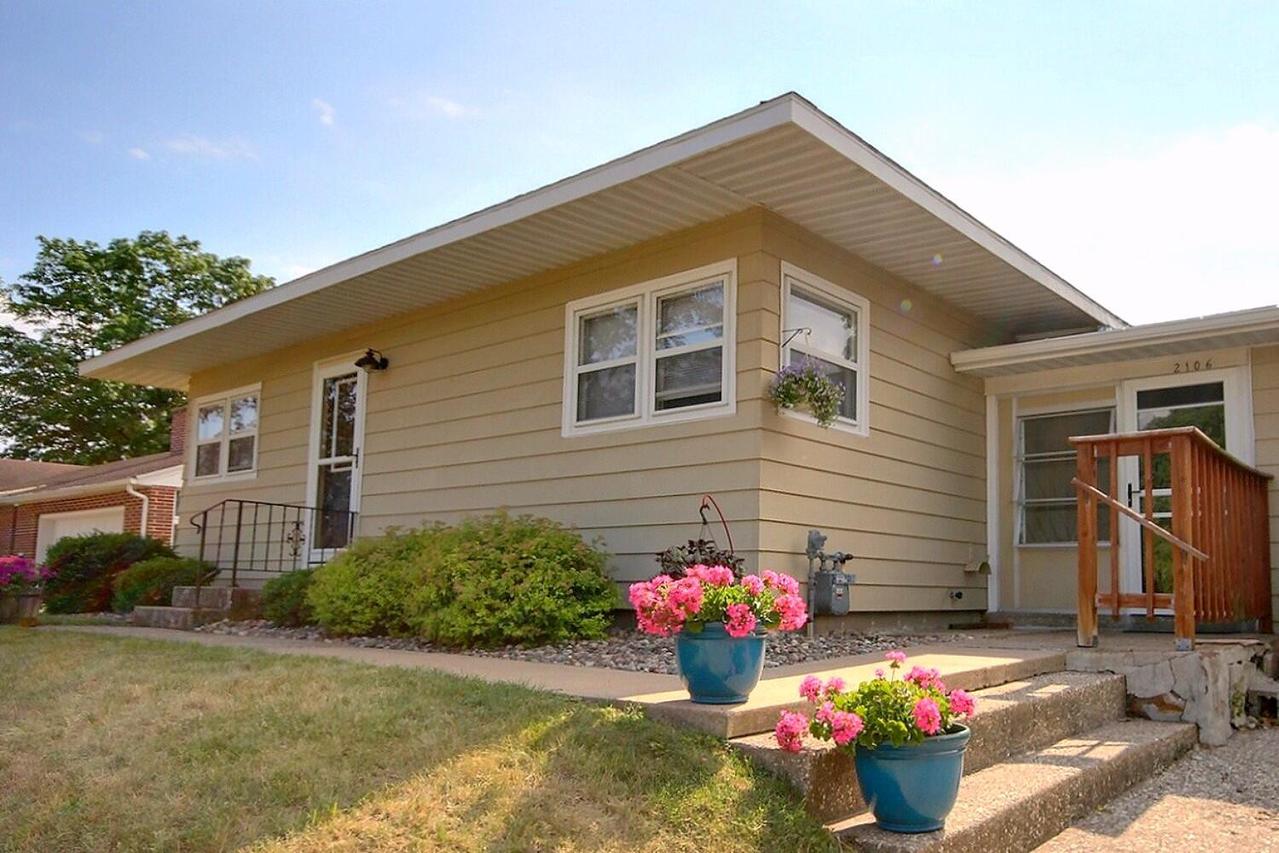 2106 Hoeschler Dr, La Crosse, WI 54601