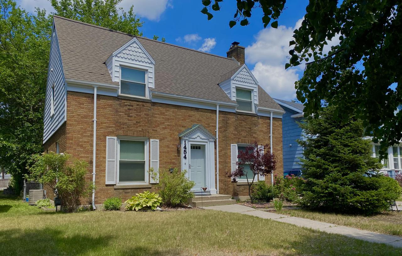 1454 Newberry Ave, Marinette, WI 54143