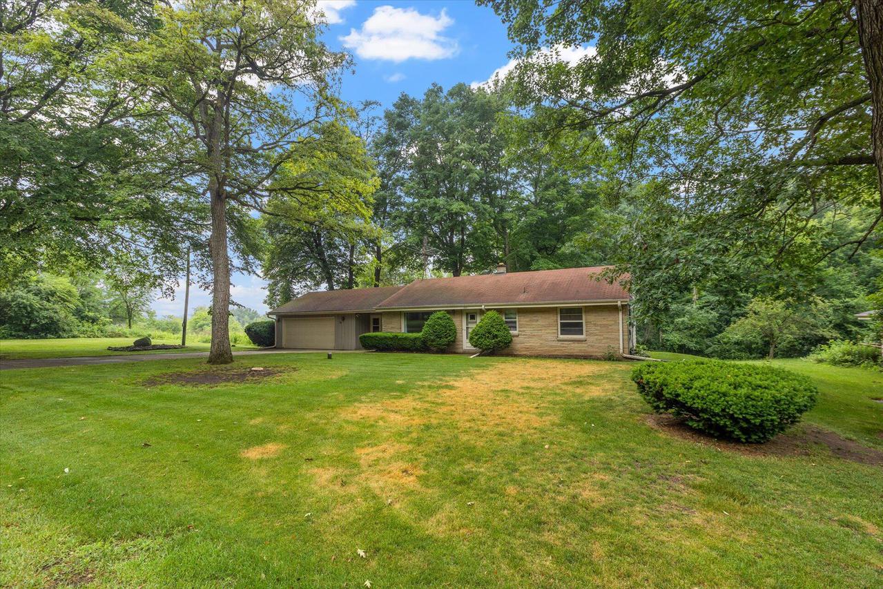 1601 S Westwoods Rd, New Berlin, WI 53146