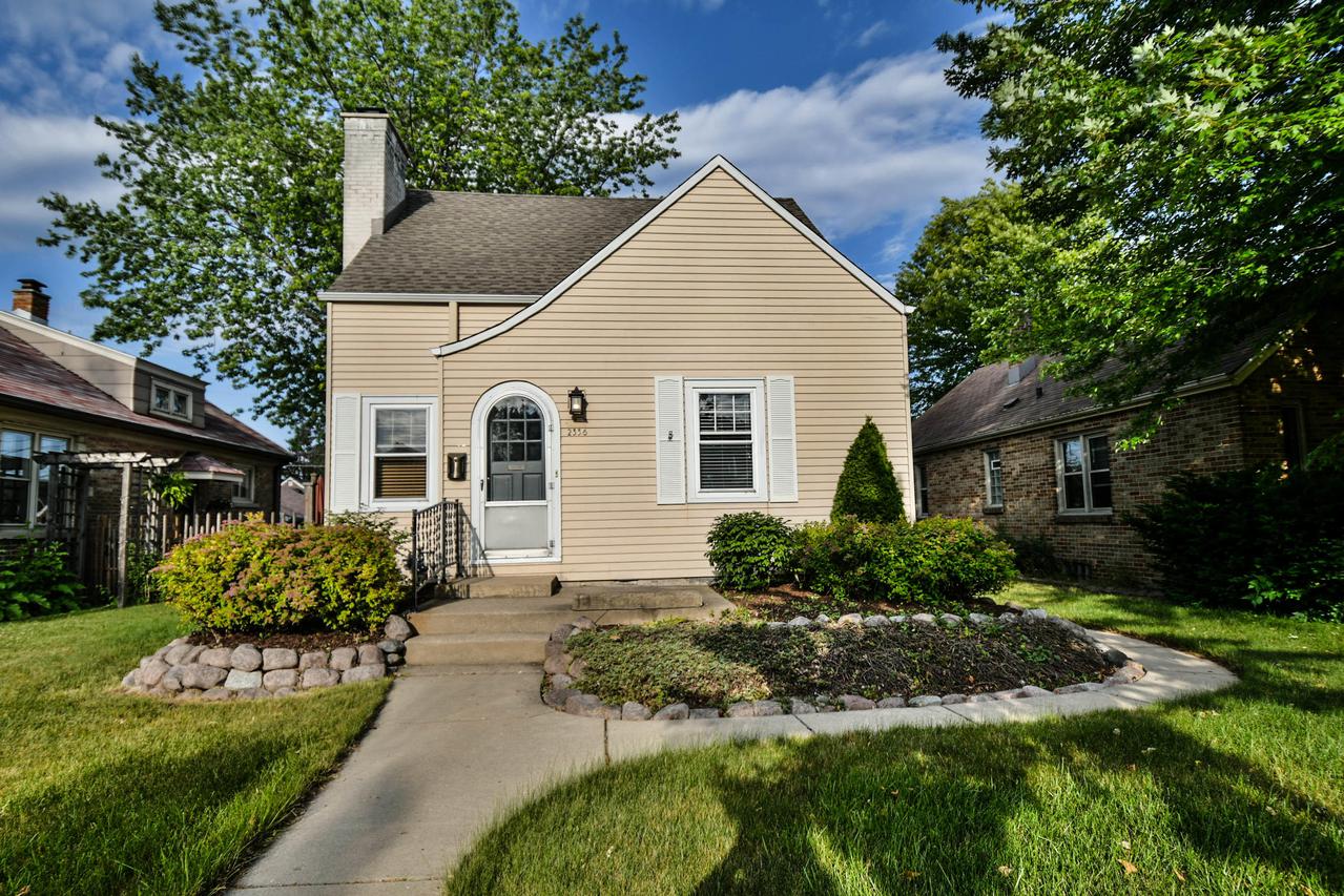 2336 S 57th St., West Allis, WI 53219