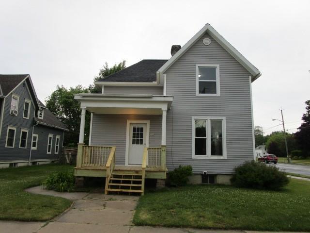 734 N 10th St, Manitowoc, WI 54220