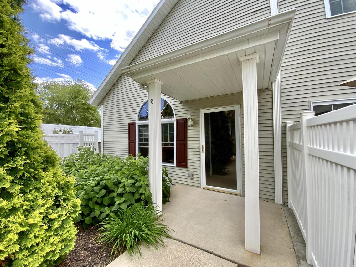 2801 Edwards St, East Troy, WI 53120