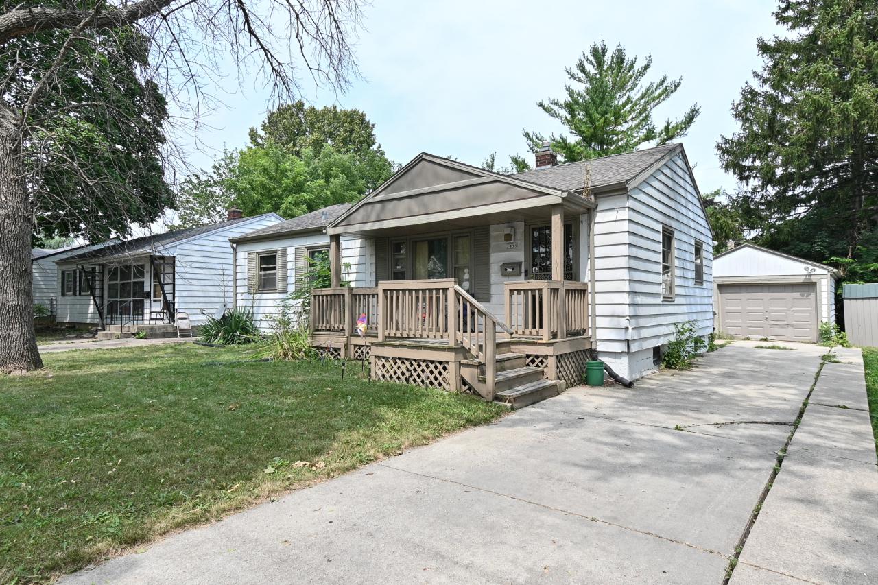 2937 W Carmen Ave., Milwaukee, WI 53209
