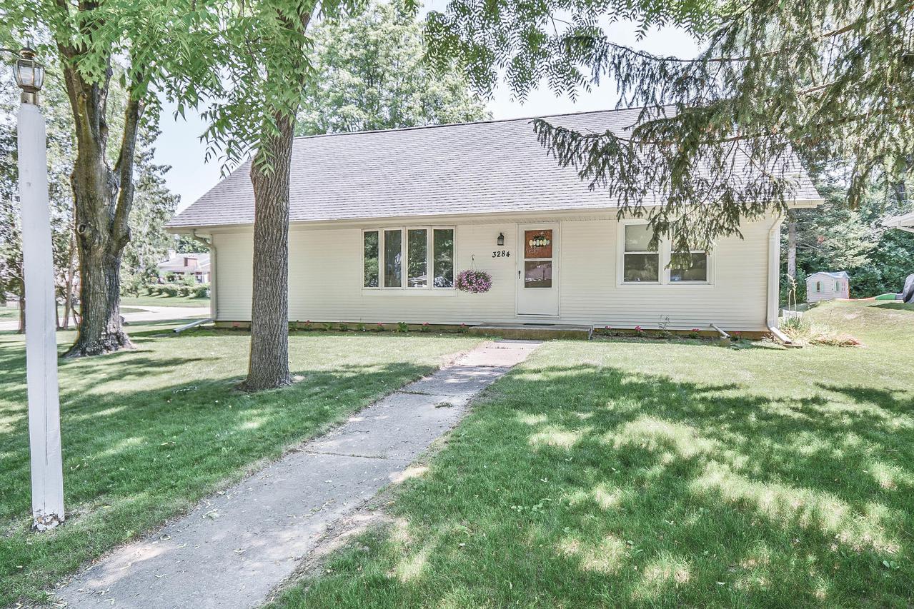 3284 N 106th St., Wauwatosa, WI 53222