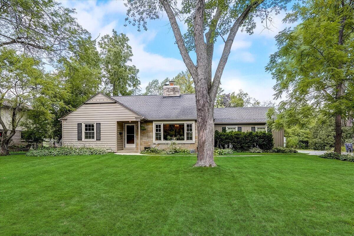 12314 W Walnut Rd., Wauwatosa, WI 53226