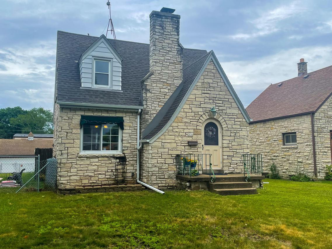 2656 S 71st St, Milwaukee, WI 53219