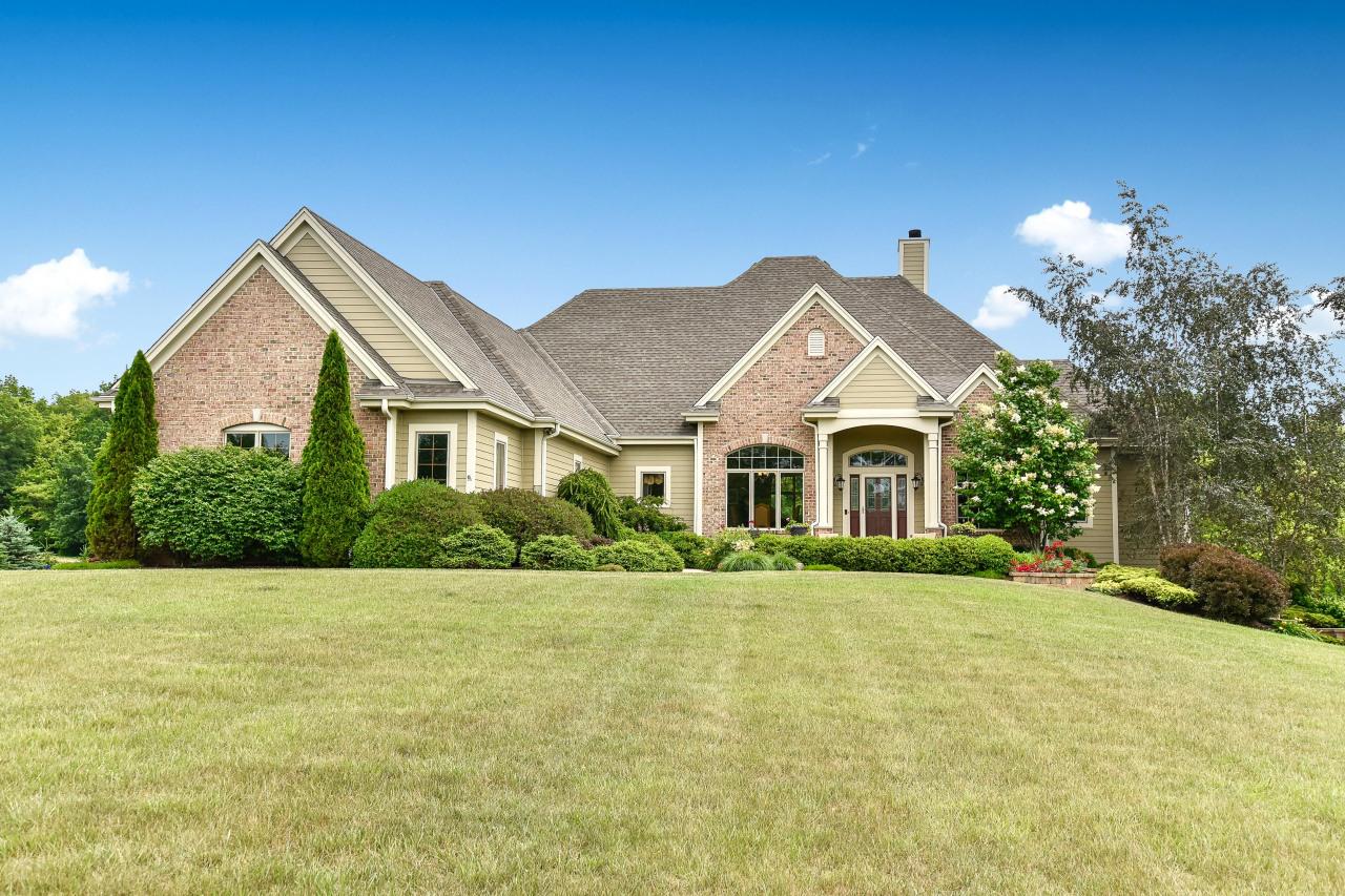 7233 Botting Rd., Caledonia, WI 53402