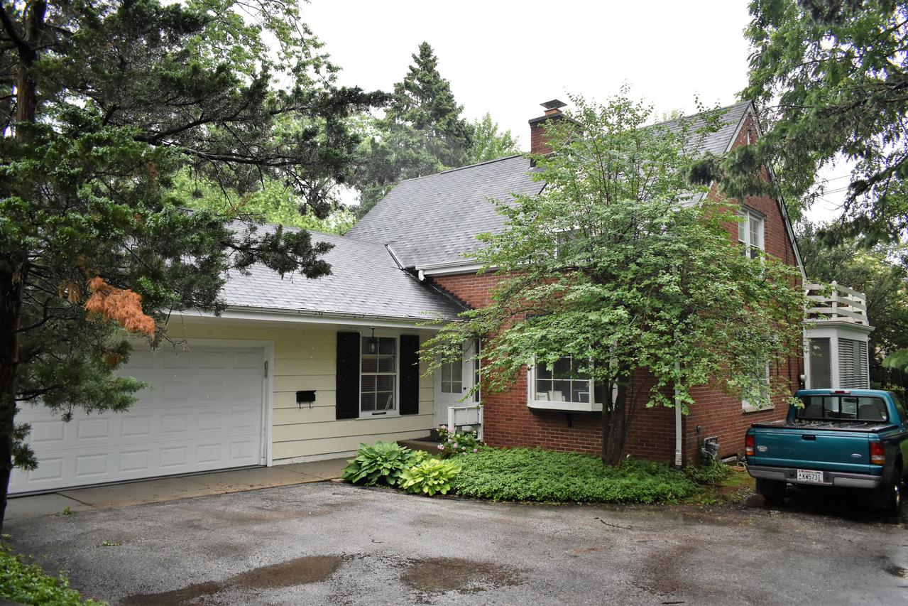 6408 N Santa Monica Blvd, Fox Point, WI 53217