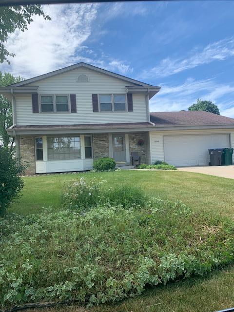 15445 W Kingsway Dr, New Berlin, WI 53151