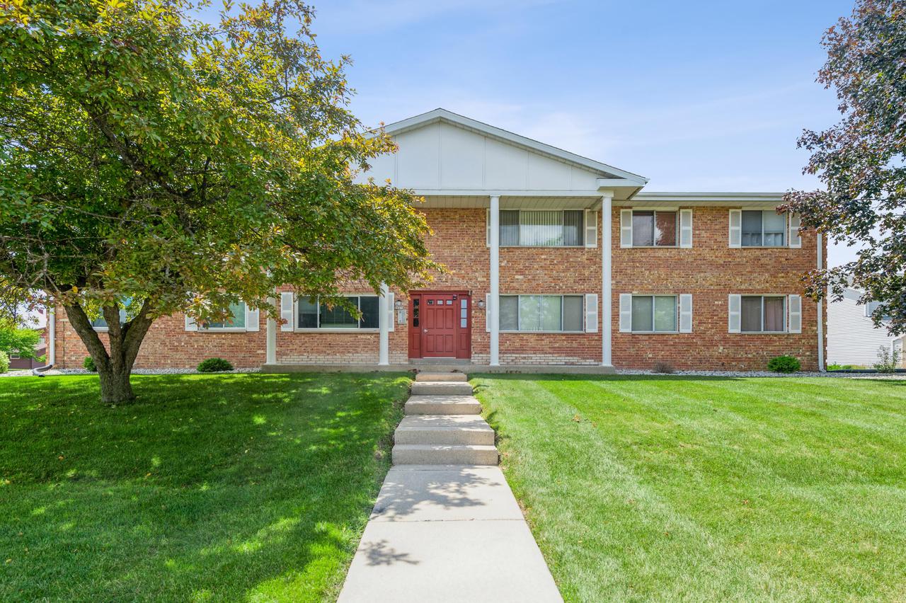10278 W Whitnall Edge Cir ##103, Franklin, WI 53132
